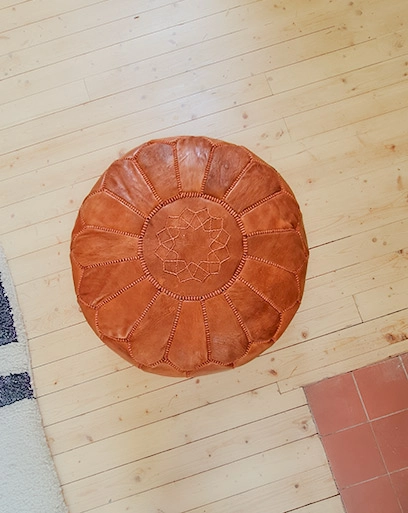 Handgjord marockansk skinnsittpuff – leverans i hela Sverige